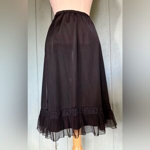 Vintage VANITY FAIR Black Half Slip Size 5 Crystal Pleats Waist ~30"+- Mint